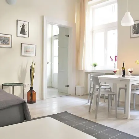 Eotvos Design * Budapest