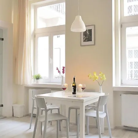 Eotvos Design Apartment *