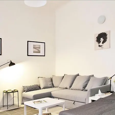 Eotvos Design Apartment *