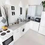Eotvos Design דירה *