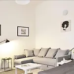 Eotvos Design דירה *